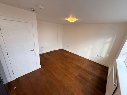 Studio Flat, Ballards Lane, N3 - Photo 1