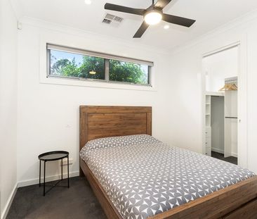 Easy-Care Modern Living Between the City & Sea - Photo 4