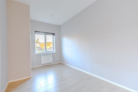 2 Bed Apartment - Purpose Built - Photo 3