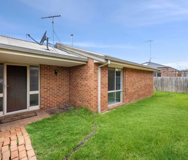 Quiet Location - Private and Secure Three Bedroom Home - Photo 5