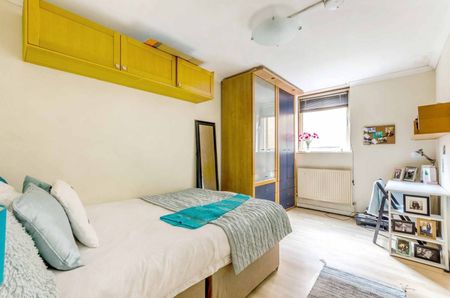 4 Bed Flat, Cape Yard, E1W - Photo 4