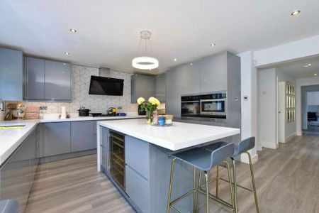 4 bedroom detached house to rent - Photo 5