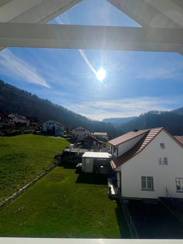 Grosszügige 4.5 Zimmerwohnung an ruhiger Lage und toller Aussicht - Foto 4