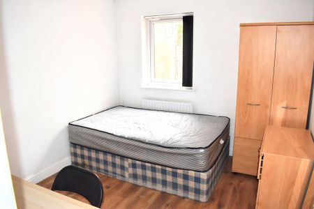 6 bedroom semi-detached house to rent - Photo 4