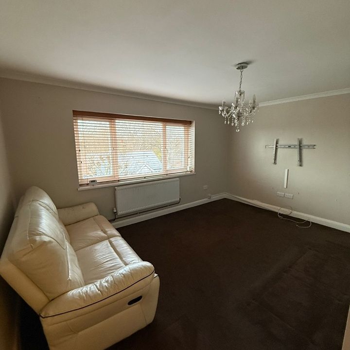 2 Bed Flat, Dore Avenue, E12 - Photo 1