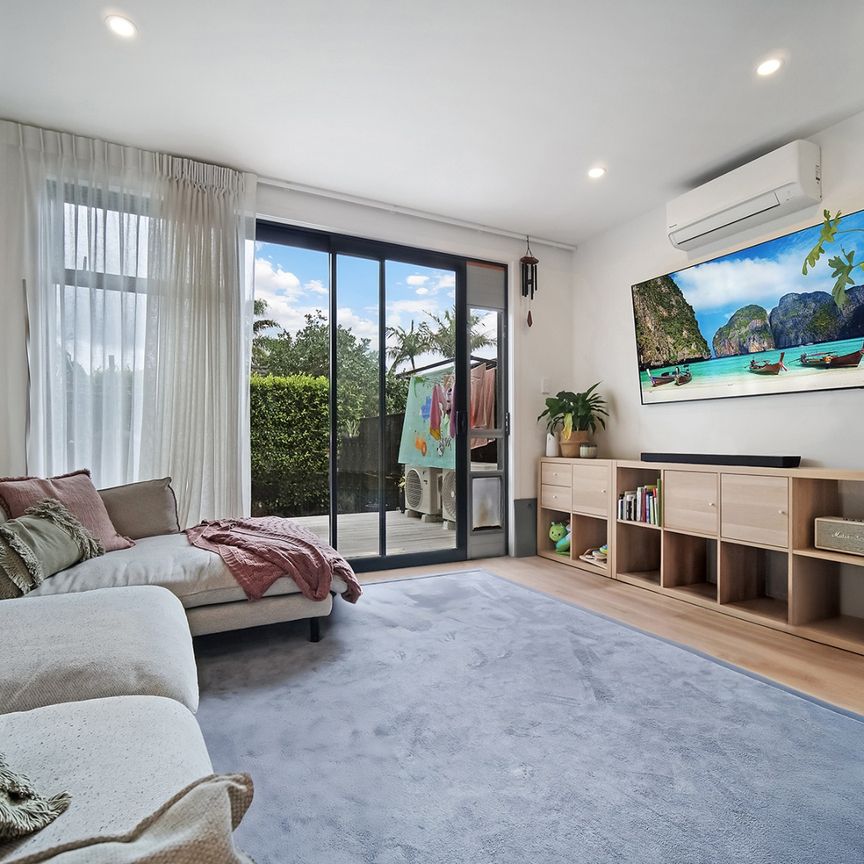 Near new town house in Birkdale - Photo 1