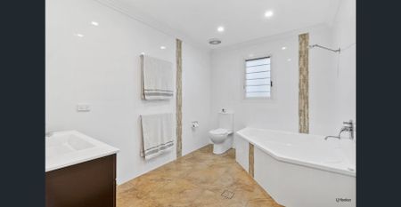 Five Bedroom + Study Fully Furnished Coastal Home – 6 Month Lease available - Photo 2