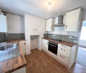 2 bedroom semi-detached house to rent - Photo 5