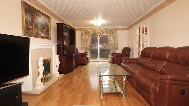 5 bedroom detached house to rent - Photo 1