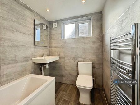 3 bedroom semi-detached house to rent - Photo 2