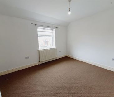 2 Bedroom House to Rent in Woodlands Court, Kettering, Northamptons... - Photo 1