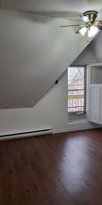 BACHELOR APARTMENT WITH WALKOUT BALCONY IN A HOUSE - Photo 4