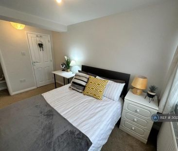 1 bedroom in a house share to rent - Photo 2