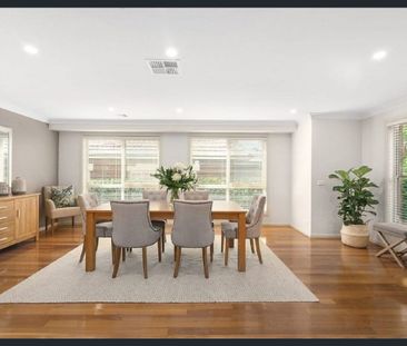 BEAUTIFUL, EASY CARE, MODERN HOME IN A TRANQUIL FAMILY FRIENDLY STREET - Photo 3