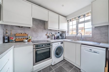 55 Lindley Road, Walton-on-Thames - 2 bedrooms Property for lettings - Seymours - Photo 5