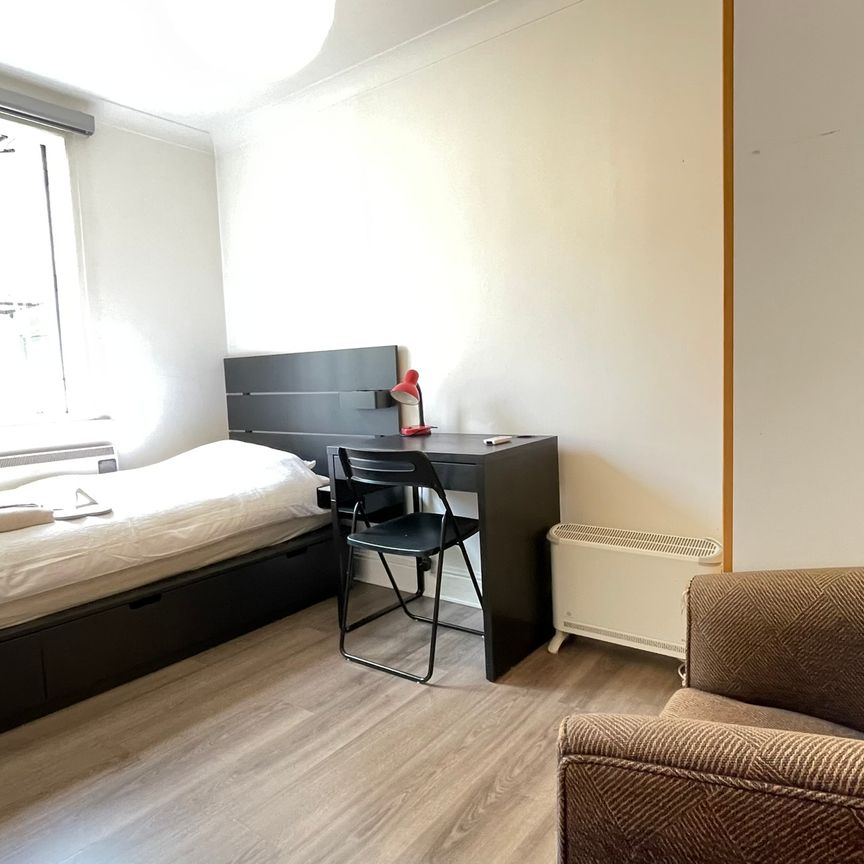 East Ferry Road - Photo 1