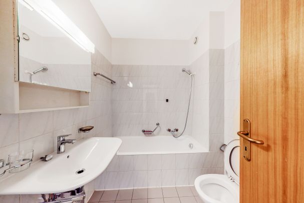 2.5 locali spaziosi in zona strategica con autorimessa - Foto 1