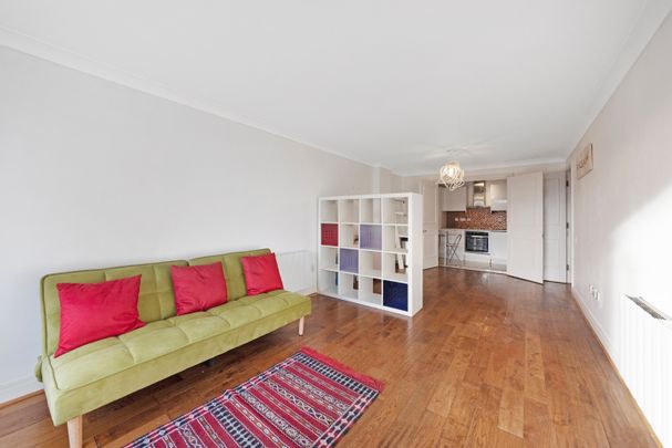 1 Bed Flat, New Caledonian Wharf, SE16 - Photo 1