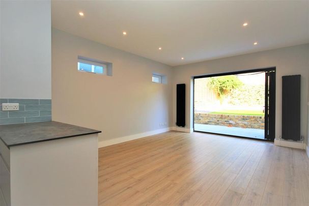 3 bedroom flat to rent - Photo 1