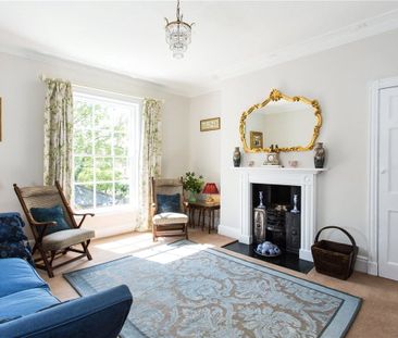 Quietly tucked away on the stunning street of Mount Parade, this be... - Photo 2