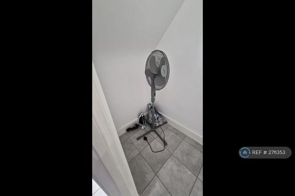 3 bedroom end of terrace house to rent - Photo 1