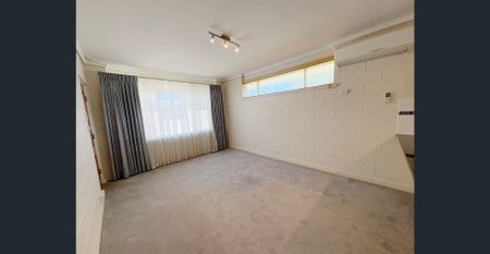 Charming Single-Level Unit - Photo 2