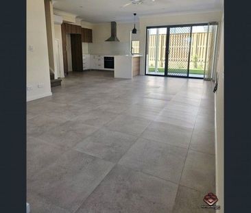 4 Bedroom Townhouse - Photo 4