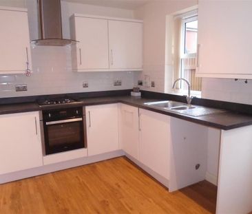 2 bedroom terraced house to rent - Photo 4