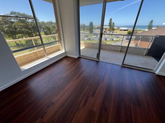 FOOTSTEPS TO THE BEACH. STUNNING VIEWS OF DEE WHY LAGOON AND DEE WHY BEACH ALL THE WAY TO LONG REEF BEACH AND HEADLAND. - Photo 1