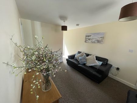 7 Bedroom student Property – Available 14/08/2025 - Photo 2