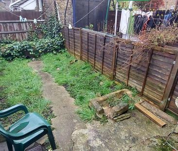 3 bedroom flat to rent - Photo 6