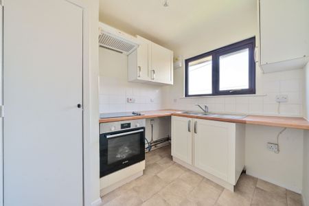 10, Saunders Way - Photo 4