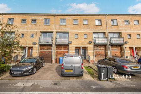 3 bedroom mid-terrace to rent Patteson Road, IP3 - Photo 2