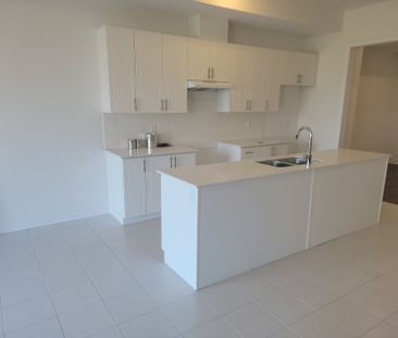 For Lease - 1326 Anthonia Trail Unit# Upper Lvl, Oakville, Ontario - Photo 1