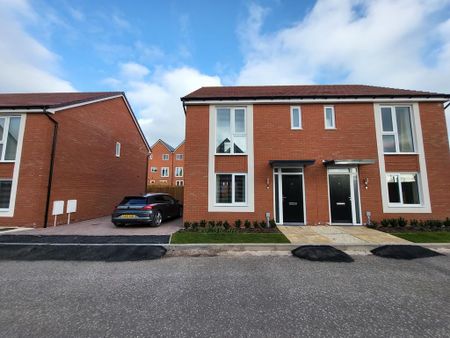 3 bedroom semi-detached house to rent - Photo 2