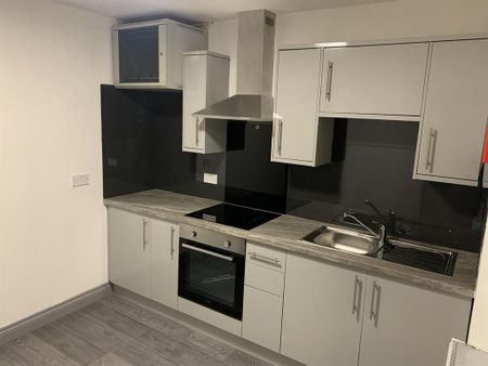 3 bedroom flat to rent - Photo 3