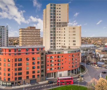 2 Bed Flat, Raphael House, IG1 - Photo 1