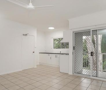 Charming 1-Bedroom Unit in Prime Cairns Location - Photo 2