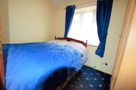 5 bedroom semi-detached house to rent - Photo 4