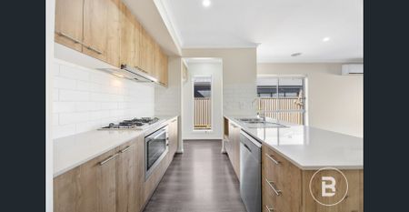 MODERN FOUR BEDROOM FAMILY HOME IN DESIRED SUBURB - Photo 5