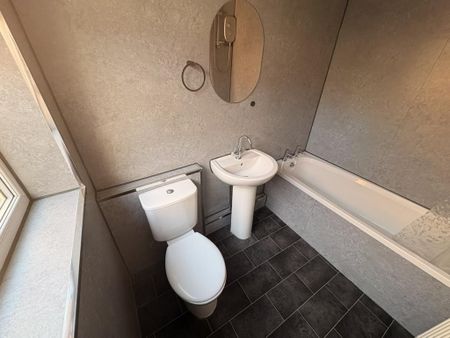 2 bedroom terraced house to rent - Photo 2