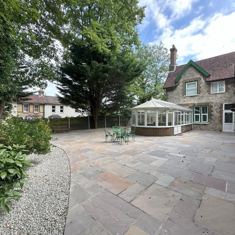 1 bedroom property to rent - Photo 1