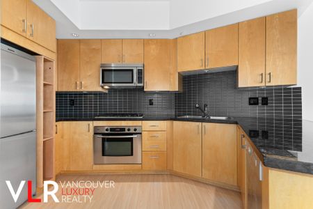 1050 Smithe Street, #1205 - Photo 2