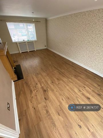 3 bedroom semi-detached house to rent - Photo 2