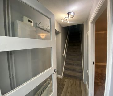 Victoria Grove, Leeds, Horsforth - Photo 2