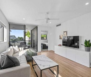 Spacious 2 Bedroom Unit in Great Location - Photo 3