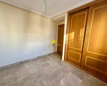 RENT OF A NEW 4 BEDROOM APARTMENT IN TORREVIEJA - ALICANTE - Photo 4