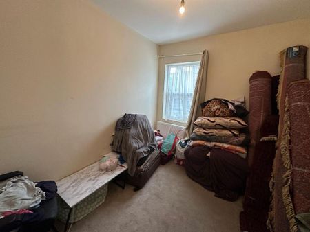 4 bedroom flat to rent - Photo 2