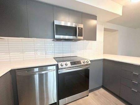 For Lease - 3385 Dundas Street Unit# 322, Toronto, Ontario - Photo 5