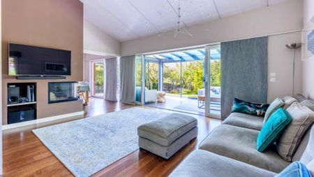 Rive Gauche - Lake in the immediate vicinity, nice villa with garden - Photo 2